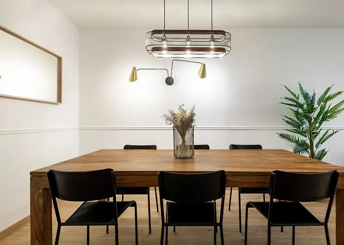 The Collection - Exclusive Huge 4 Double Bedroom Center