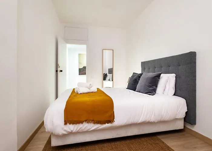 The Collection - Exclusive Huge 4 Double Bedroom Center *