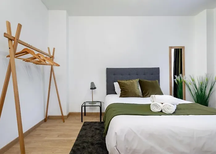 The Collection - Exclusive Huge 4 Double Bedroom Center Apartament