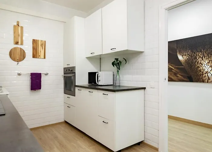 The Collection - Exclusive Huge 4 Double Bedroom Center *