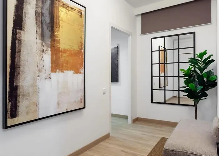 The Collection - Exclusive Huge 4 Double Bedroom Center