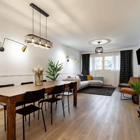 Exclusive Huge 4 Double Bedroom Center Apartment *