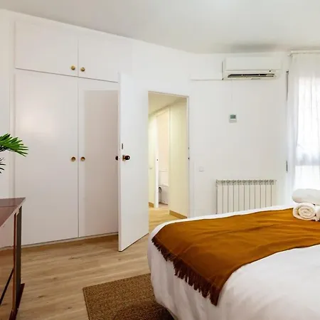 Exclusive Huge 4 Double Bedroom Center