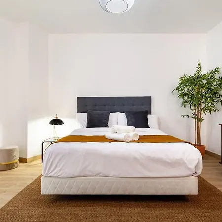 Exclusive Huge 4 Double Bedroom Center Barcelona