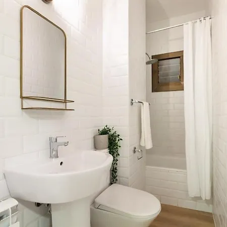 Exclusive Huge 4 Double Bedroom Center Apartment *