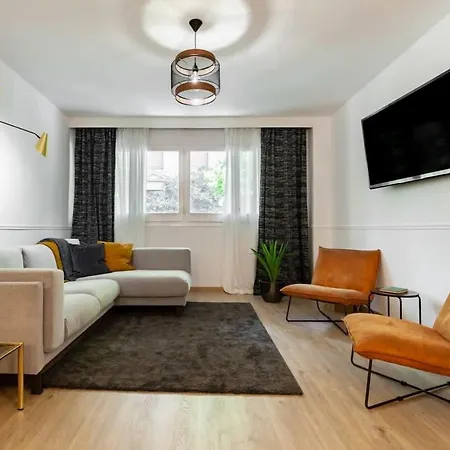 Exclusive Huge 4 Double Bedroom Center Barcelona