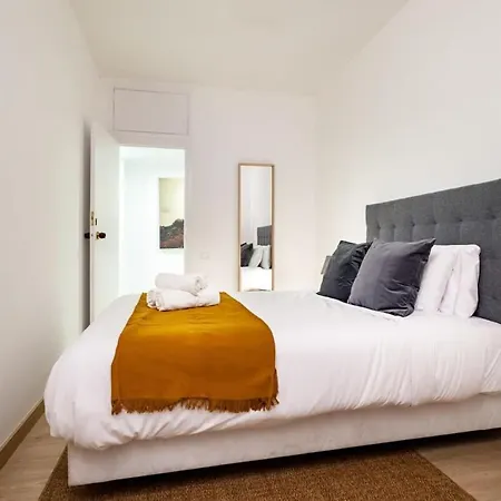 Exclusive Huge 4 Double Bedroom Center *