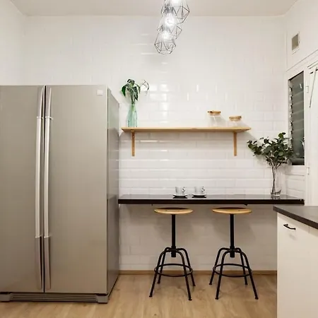 Exclusive Huge 4 Double Bedroom Center Apartment *