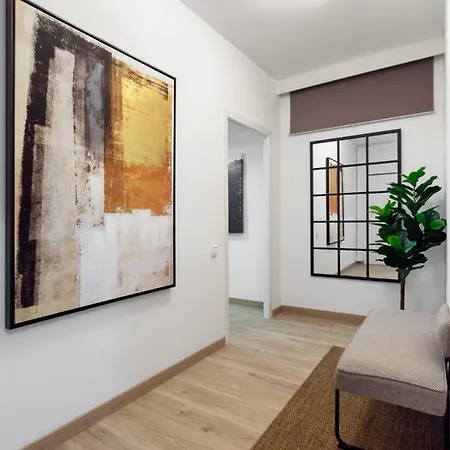 Exclusive Huge 4 Double Bedroom Center
